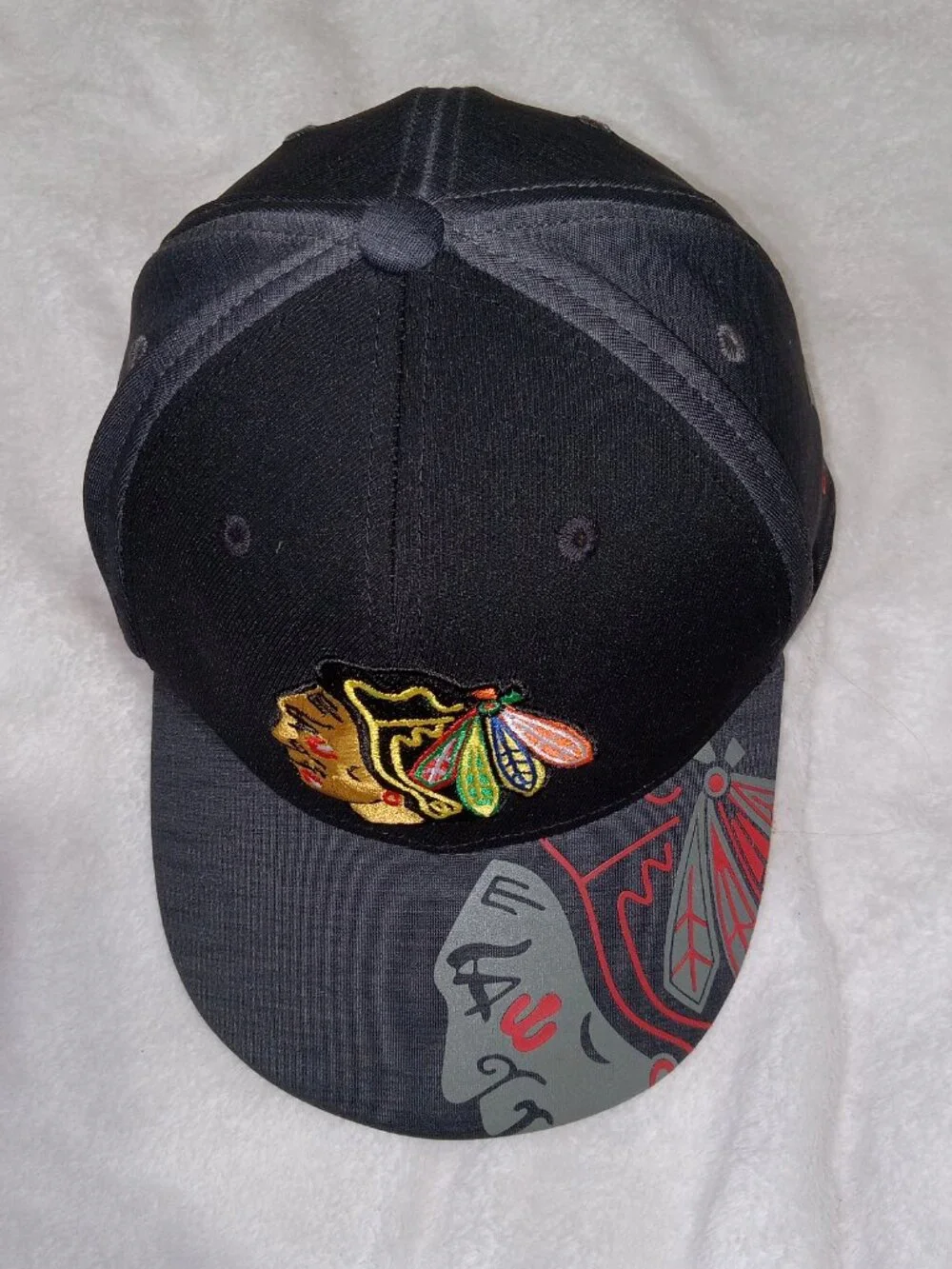 Reebok Chicago Blackhawks Center Ice Flex Fit Hat NHL Hockey Cap S/M Black Gray